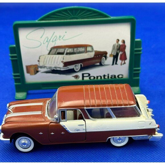 1955 Pontiac Safari Station Wagon & Oldsmobile 98 Starfire Convertible + Signs - Picture 5 of 16